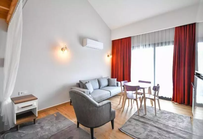 Red Moon Suites