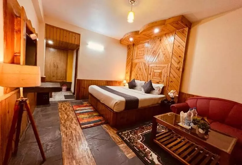 Snow Clad Riverview Hotel & Resort, Manali
