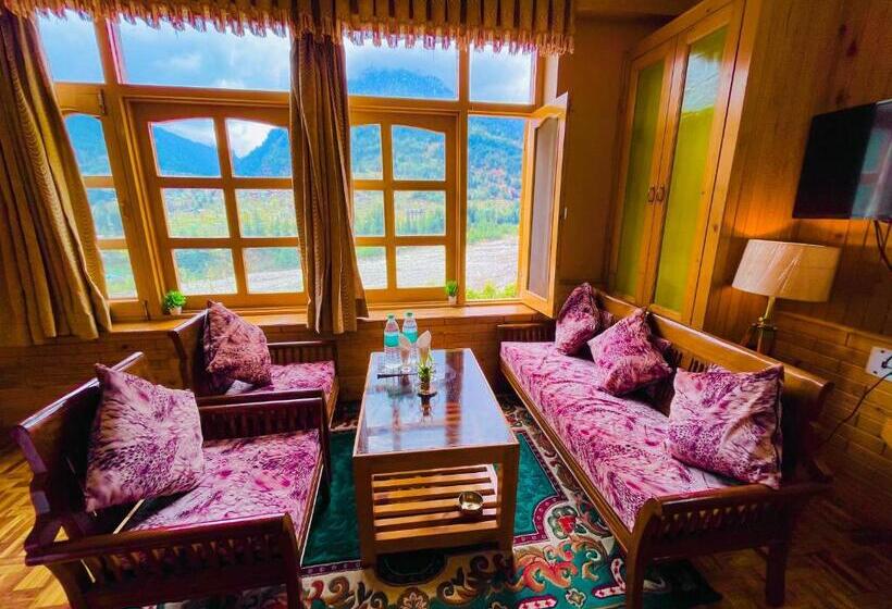 Snow Clad Riverview Hotel & Resort, Manali