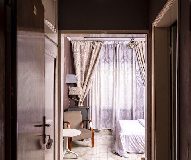 هتل Hôtel Papyrus