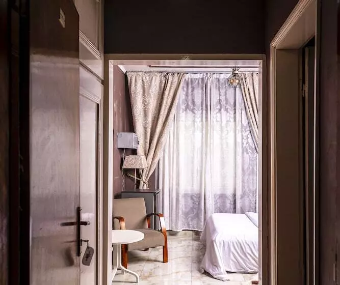 هتل Hôtel Papyrus