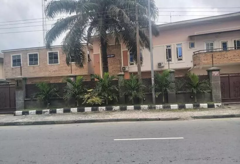 پانسیون Pious Court Guest House Old Gra