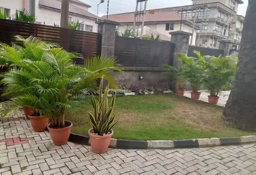 پانسیون Pious Court Guest House Old Gra