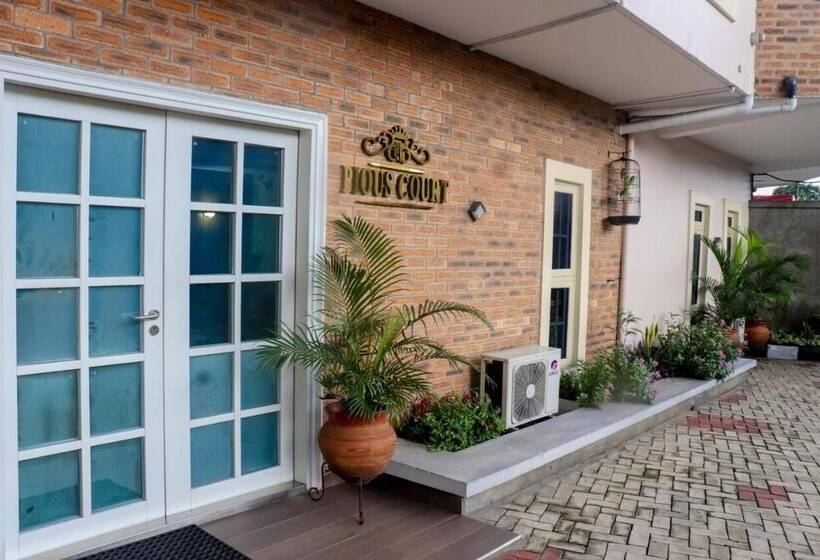 פנסיון Pious Court Guest House Old Gra