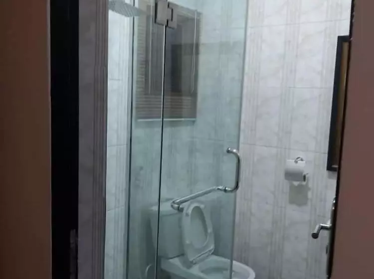 پانسیون Pious Court Guest House Old Gra