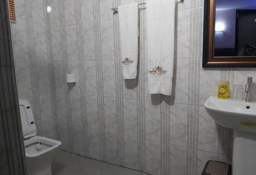 פנסיון Pious Court Guest House Old Gra