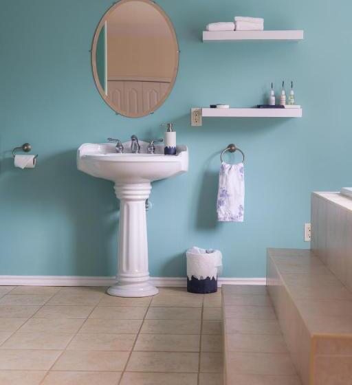 تختخواب و صبحانه By The Bay Lavender Villa