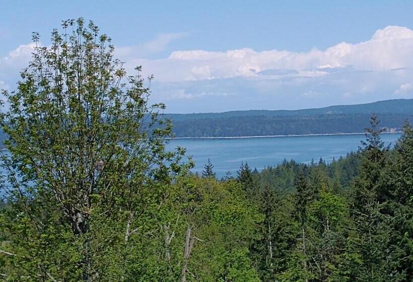 تختخواب و صبحانه By The Bay Lavender Villa