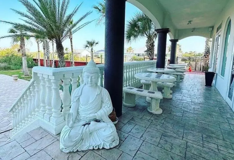 Hotelli Bliss By The Sea