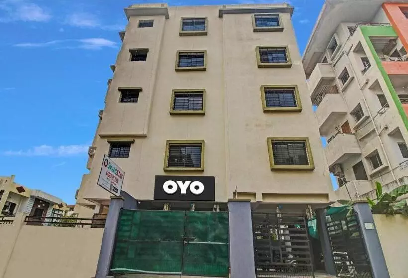 هتل Oyo Flagship 81091  Ozn Stays
