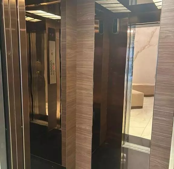 Red Carpet Suites