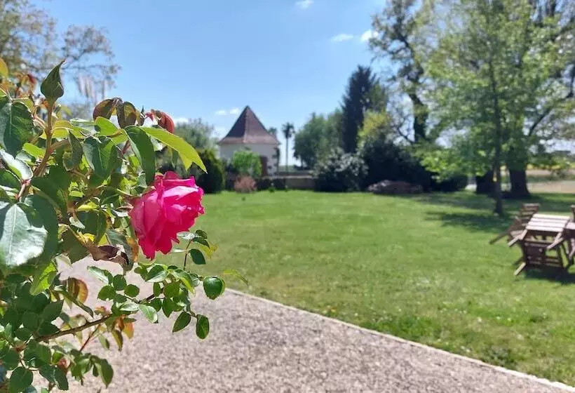 Aamiaismajoitus (B&B) Le Poutic Piscine Chauffee