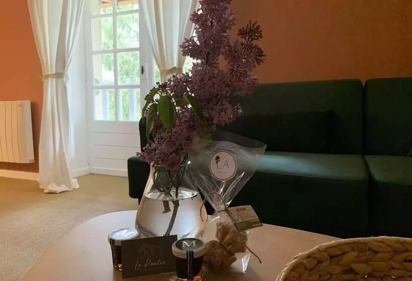 Aamiaismajoitus (B&B) Le Poutic Piscine Chauffee