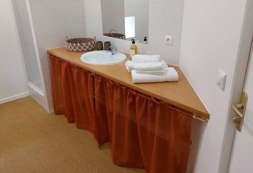 Aamiaismajoitus (B&B) Le Poutic Piscine Chauffee