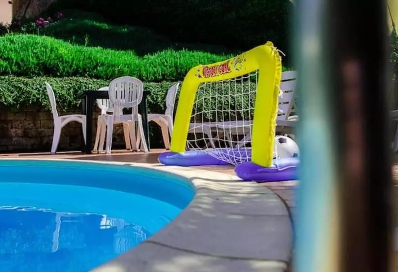 ホテル Agriturismo La Castellina