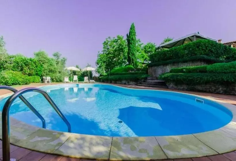 ホテル Agriturismo La Castellina