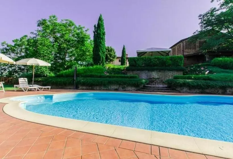 ホテル Agriturismo La Castellina