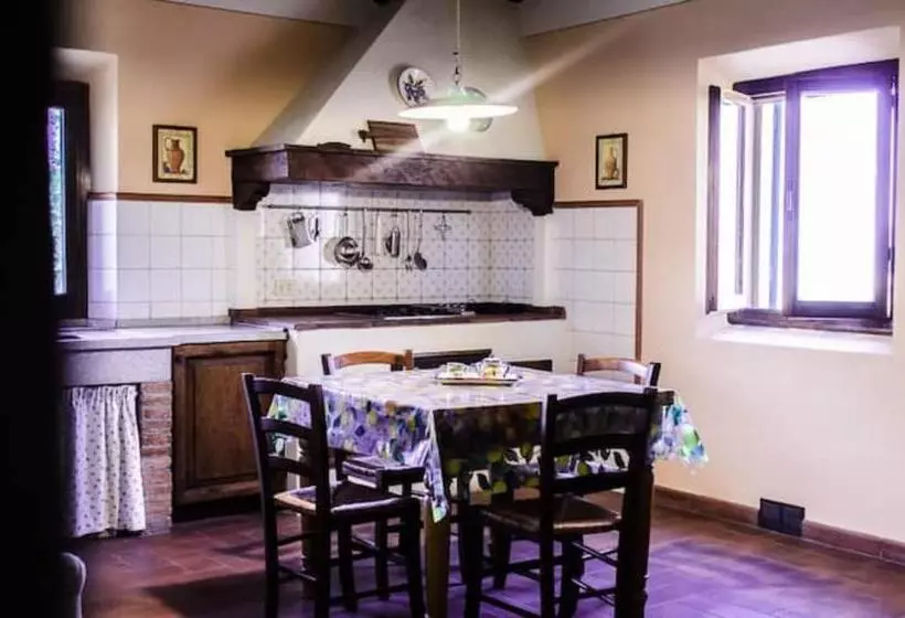 ホテル Agriturismo La Castellina