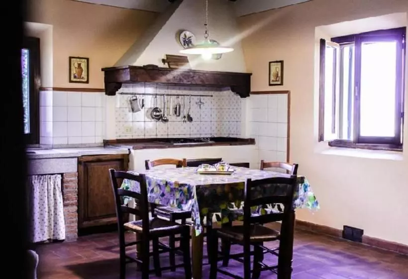 ホテル Agriturismo La Castellina