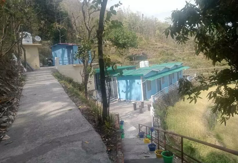 Hotelli Gujrada Peaks Home Stay