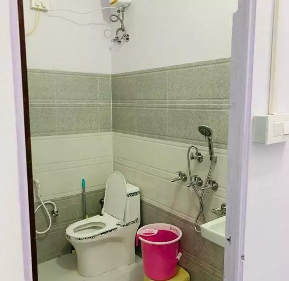 Hotelli Gujrada Peaks Home Stay