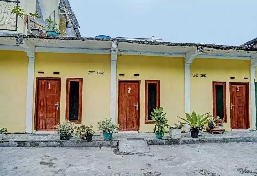 ホテル Spot On 92412 Homestay Eka Fortuna Ranau