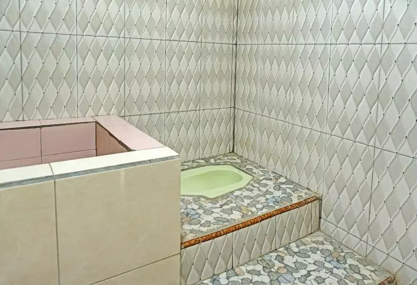 ホテル Spot On 92412 Homestay Eka Fortuna Ranau