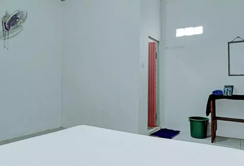 ホテル Spot On 92412 Homestay Eka Fortuna Ranau