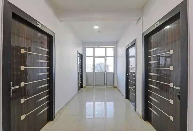 هتل Oyo Flagship 81064 Chaudhary In