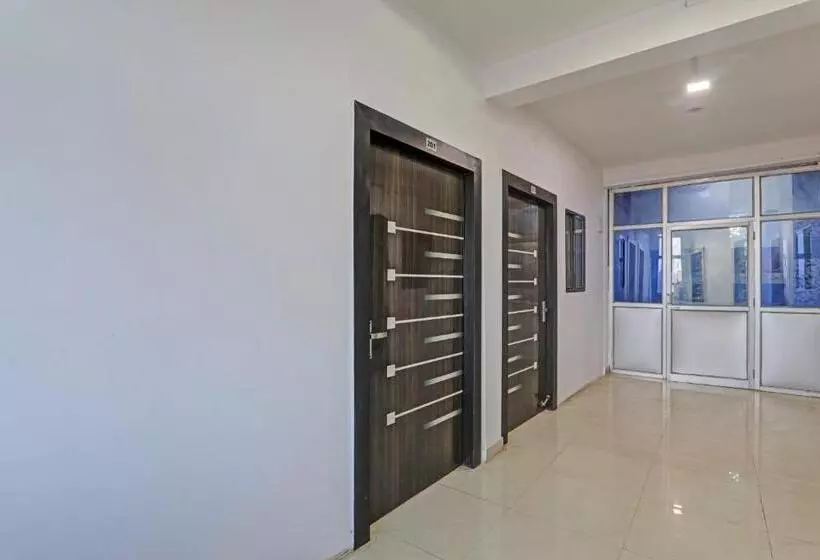 هتل Oyo Flagship 81064 Chaudhary In