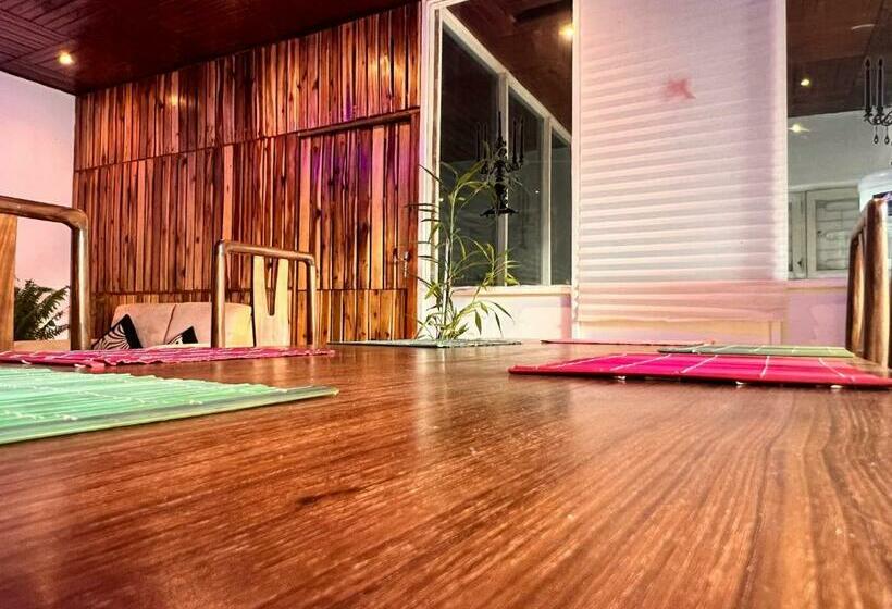 فندق The Lovina Place