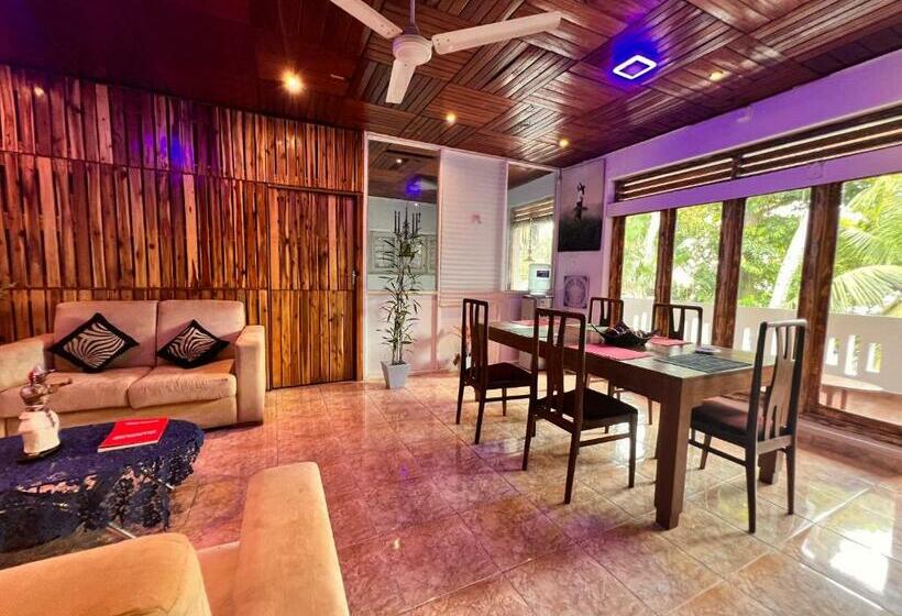 فندق The Lovina Place