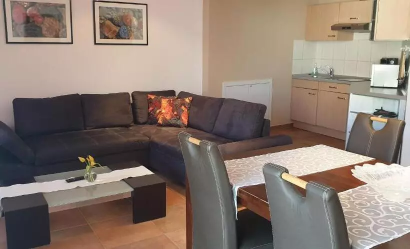 Majatalo Weingut U. Gästehaus Becker