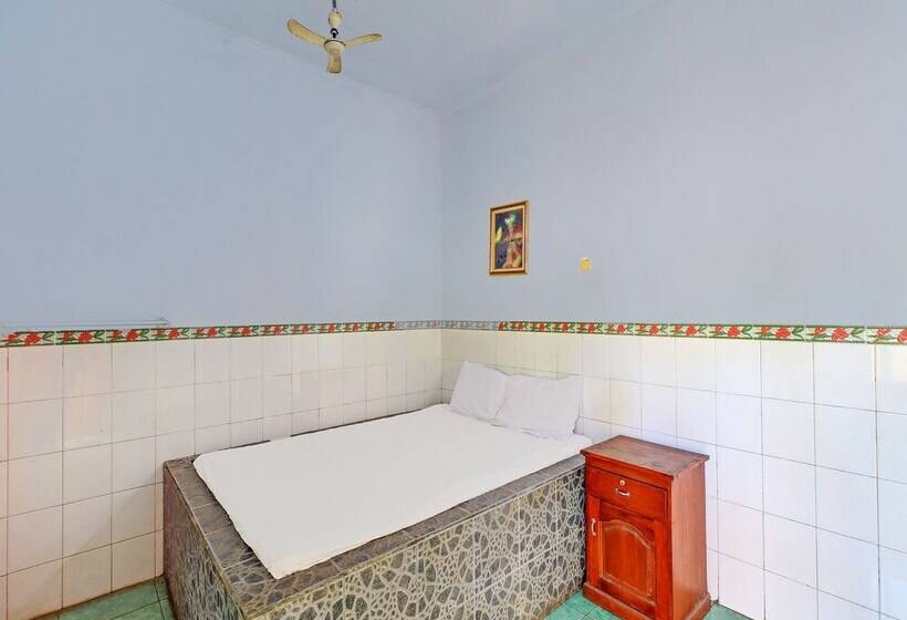 호텔 O Sekar Jagat Near Pantai Baluk Rening