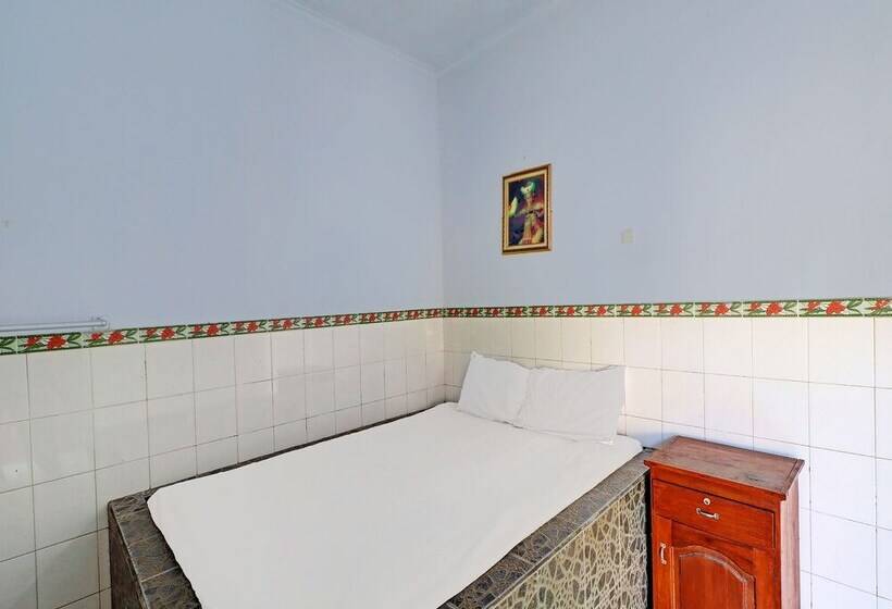 호텔 O Sekar Jagat Near Pantai Baluk Rening