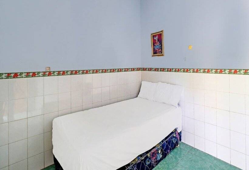 호텔 O Sekar Jagat Near Pantai Baluk Rening