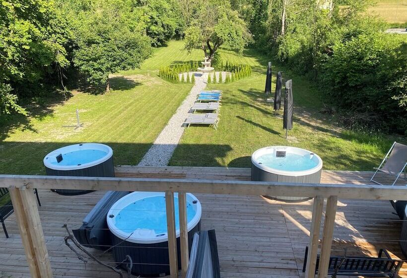 تختخواب و صبحانه Vera Park & Wellness