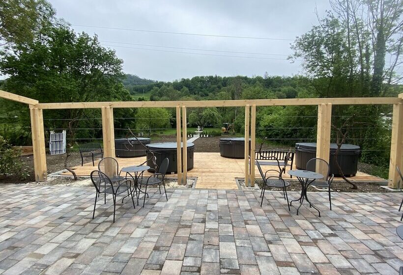 تختخواب و صبحانه Vera Park & Wellness