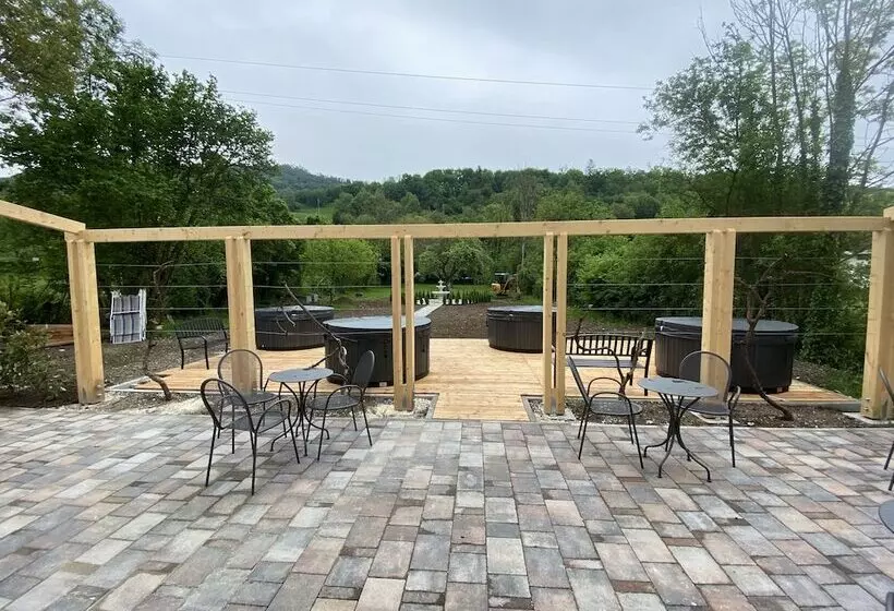 تختخواب و صبحانه Vera Park & Wellness