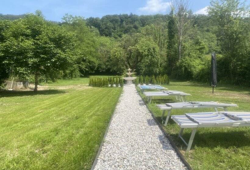 تختخواب و صبحانه Vera Park & Wellness