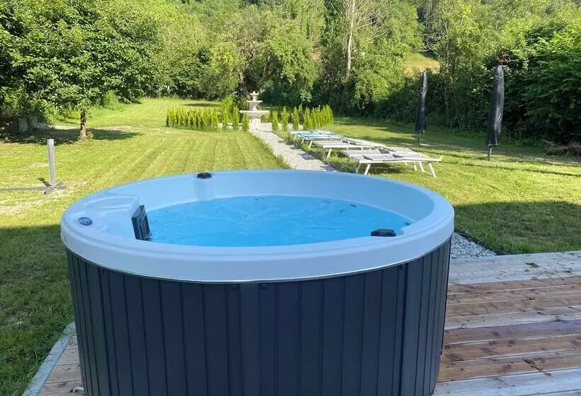 تختخواب و صبحانه Vera Park & Wellness