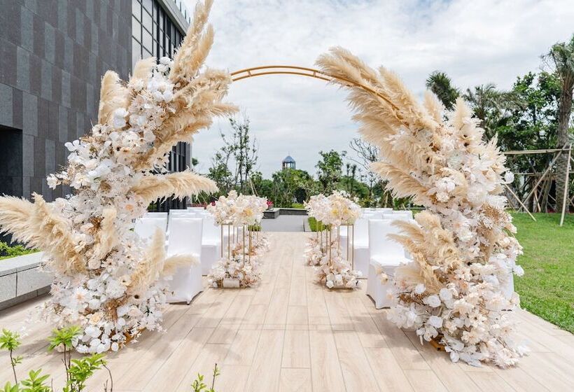 هتل Four Points By Sheraton Taipei Bali