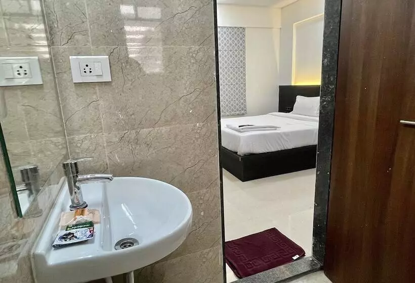 Staybird   Silver Oak, An Apartment Hotel, Kharadi