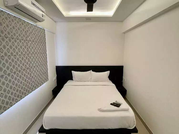 Staybird   Silver Oak, An Apartment Hotel, Kharadi