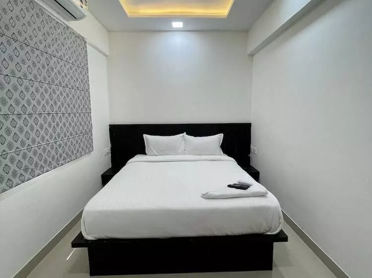 Staybird   Silver Oak, An Apartment Hotel, Kharadi