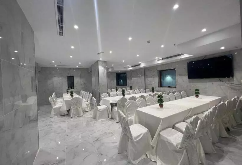 فندق بياك أوتيل الروضة