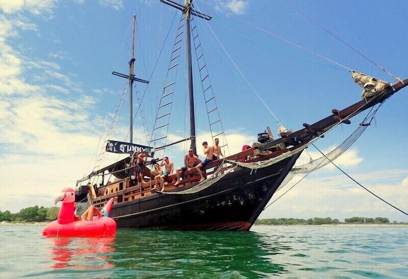 בית מלון כפרי Komodo Indah