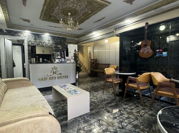 ホテル Naif Bey