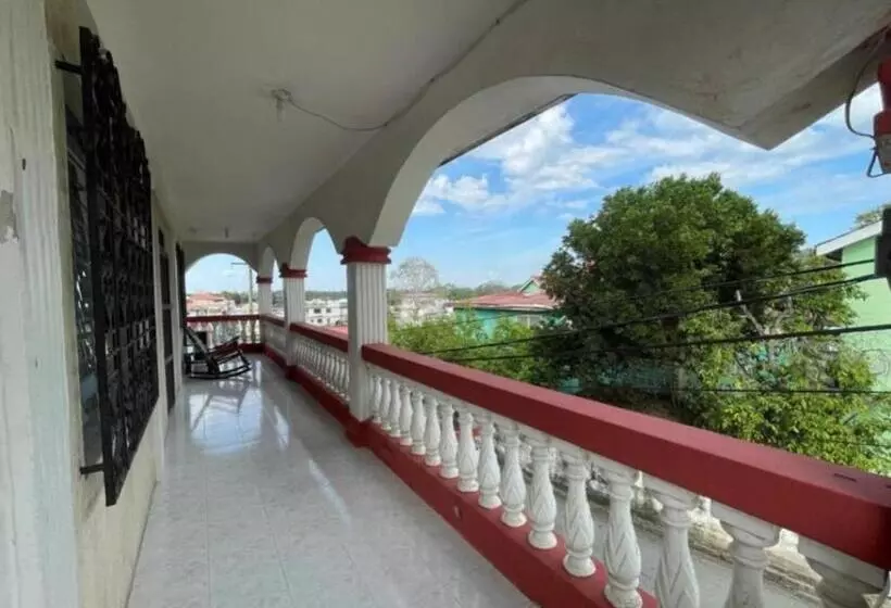 پانسیون Arnold S Guest House