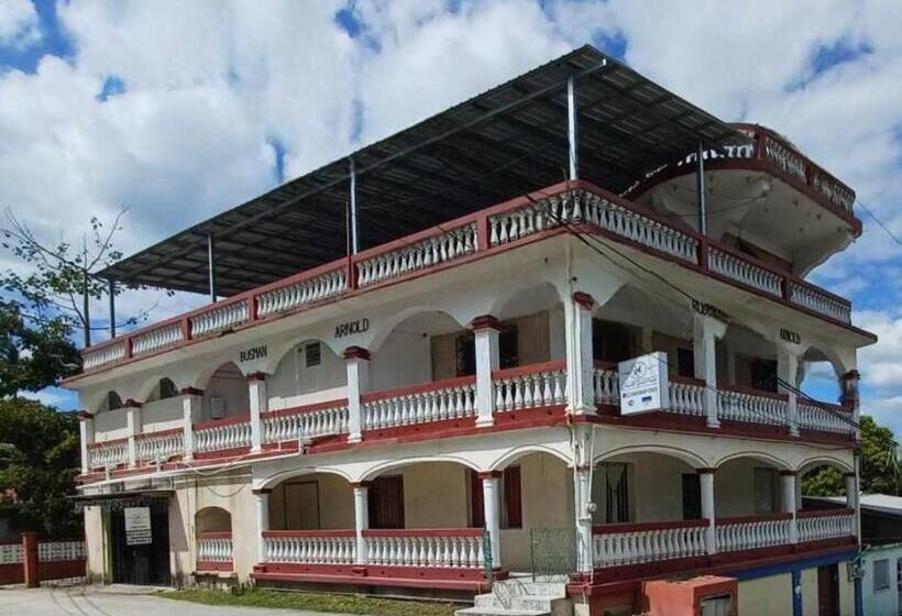 بنسيون Arnold S Guest House